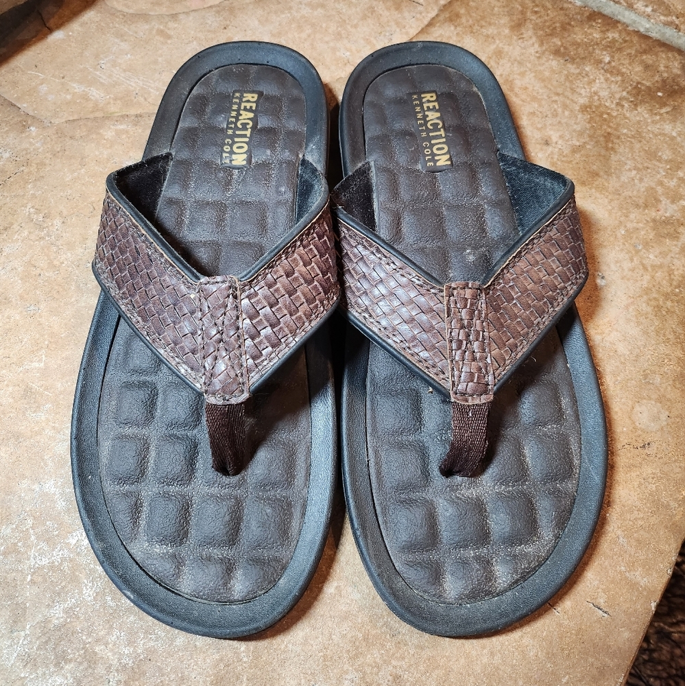 Kenneth Cole Reaction flip flops